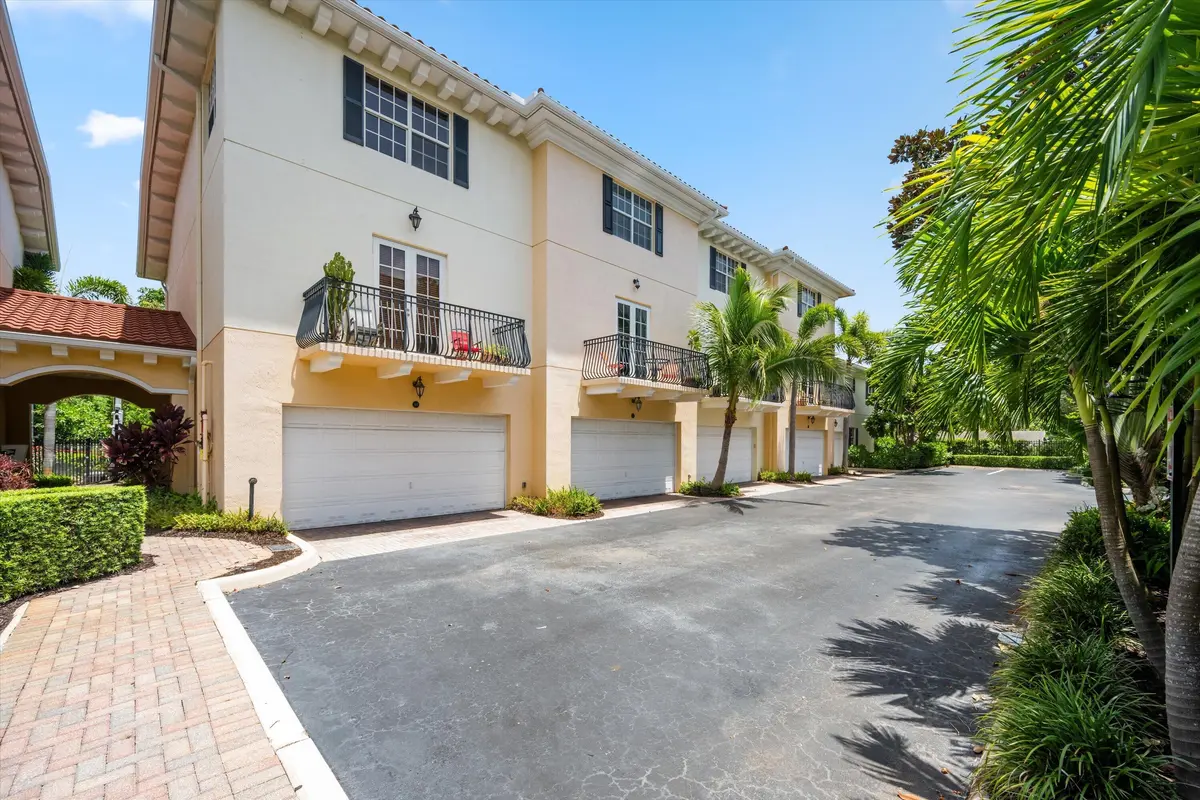 Courtyards 52 at 2502 N Dixie Highway 52, Lake Worth Beach