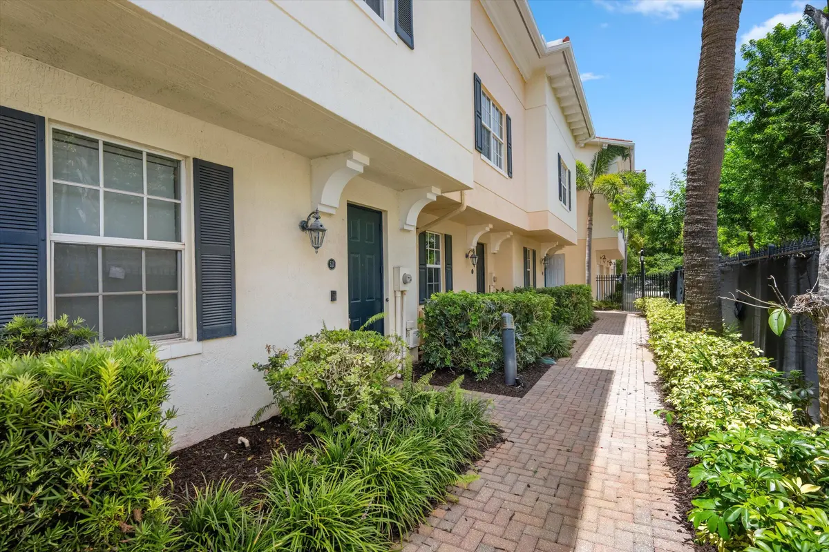 Courtyards 52 at 2502 N Dixie Highway 52, Lake Worth Beach