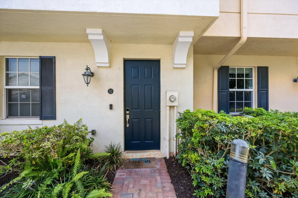 Courtyards 52 at 2502 N Dixie Highway 52, Lake Worth Beach