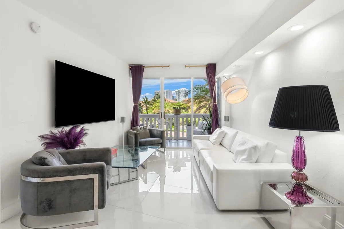 8-web-or-mls-1000 E Island Blvd 305, Ave at 1000 Island Boulevard 305, Aventura