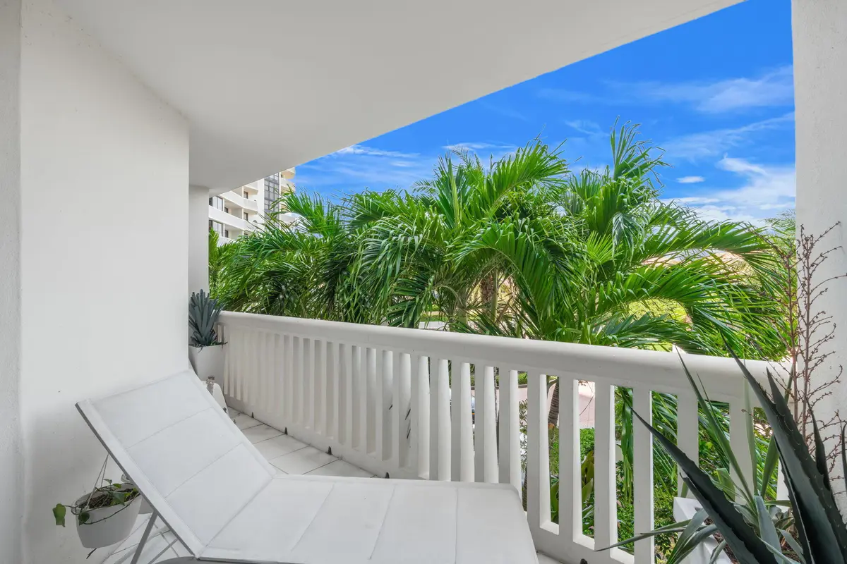 21-web-or-mls-1000 E Island Blvd 305, Av at 1000 Island Boulevard 305, Aventura