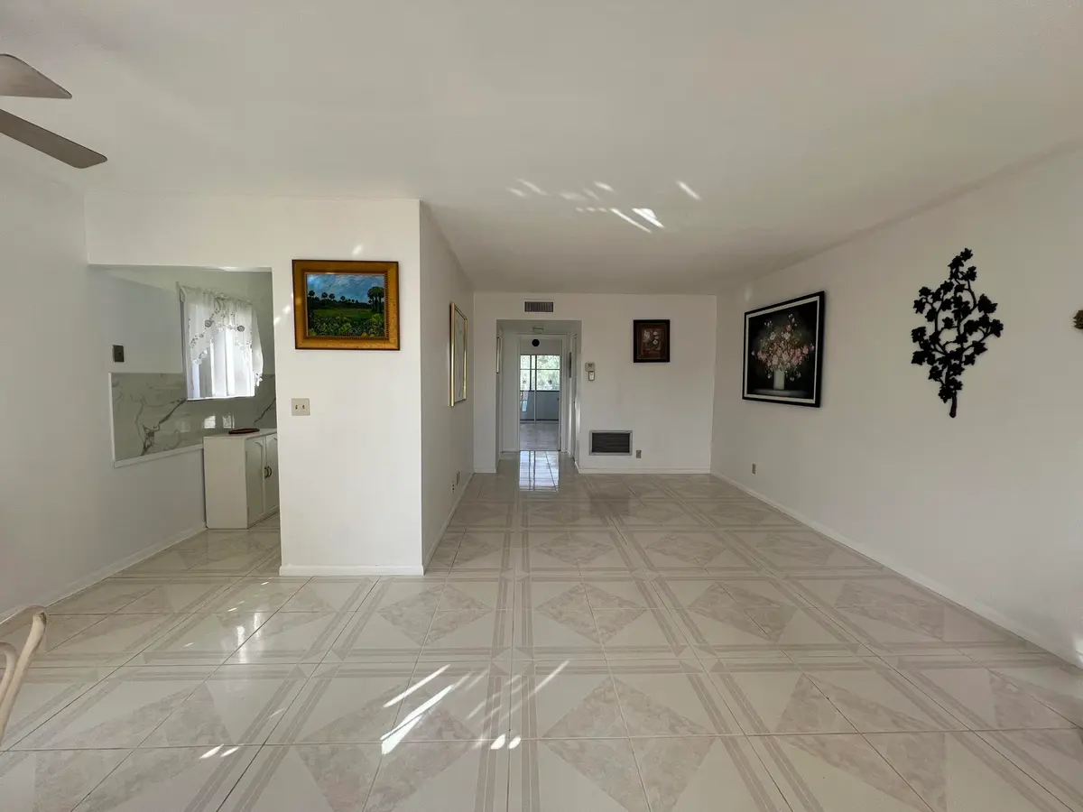 Clean and affordable at 2840 Cynthia Lane 207, Lake Worth Beach