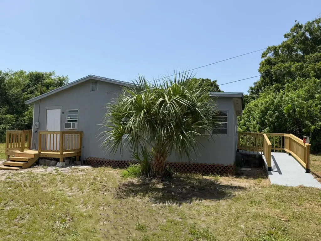 4250 29TH AVE - Front 2 at 4250 29th Avenue, Vero Beach