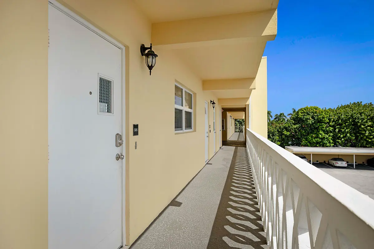 230 N Federal Hwy #305-2 at 230 N Federal Highway 305, Deerfield Beach