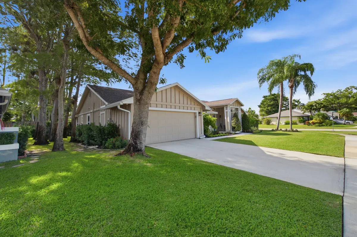 Front of the home at 805 Daffodil Drive, Wellington