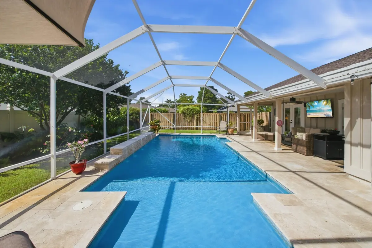 Pool at 805 Daffodil Drive, Wellington