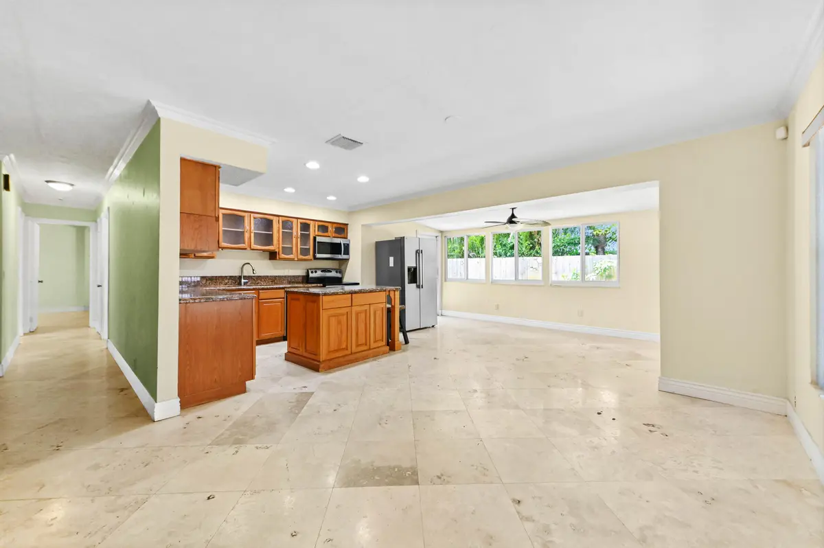 09 dining room 02 at 138 NE 29th Street, Wilton Manors
