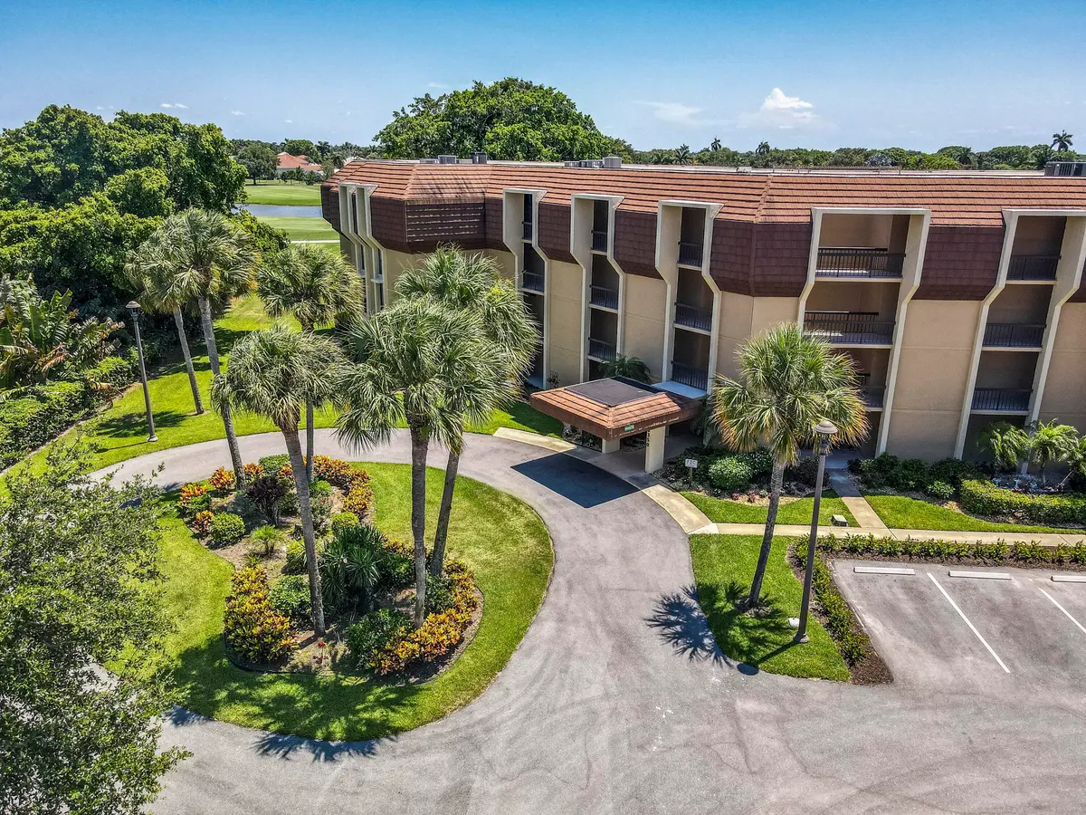 IMG-21 at 5350 Woodland Lakes Drive 311, Palm Beach Gardens