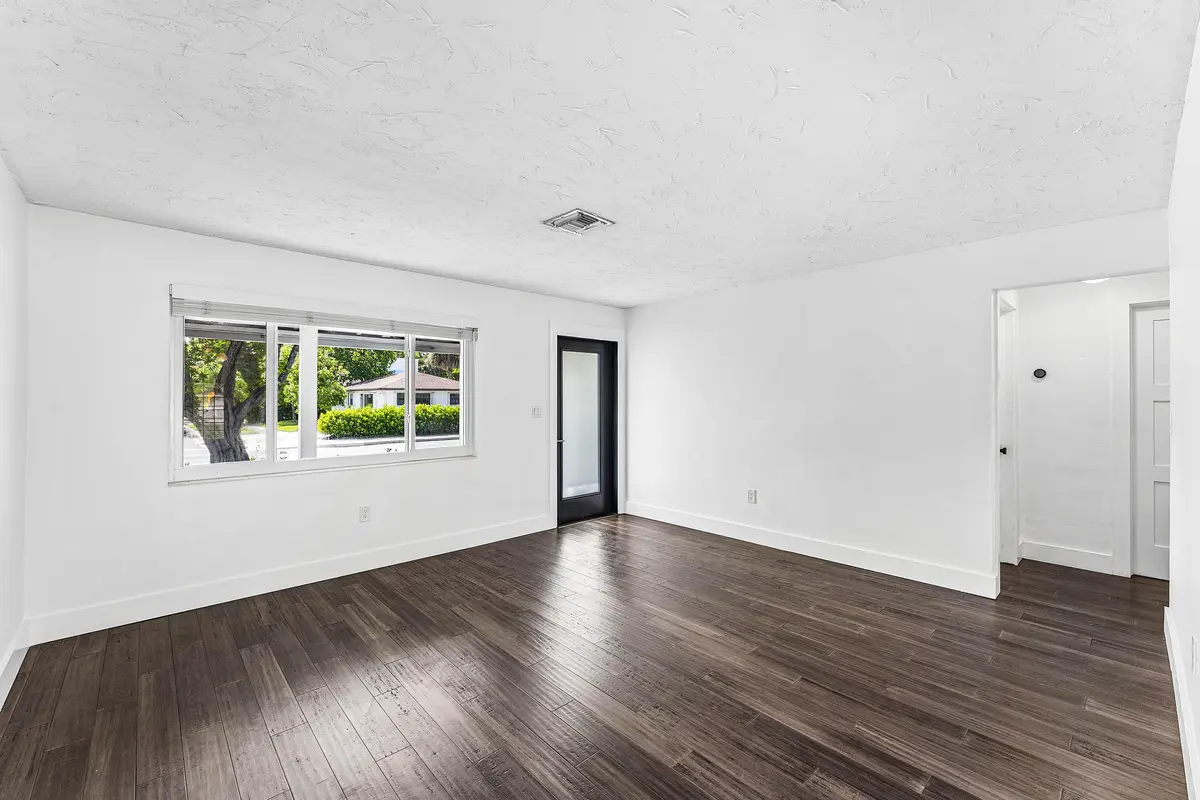 006-2105NorthFederalHighway-LakeWorthBea at 2105 N Federal Highway, Lake Worth Beach