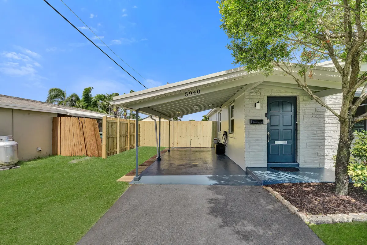 DSC01387 at 5940 NE 2nd Avenue, Oakland Park