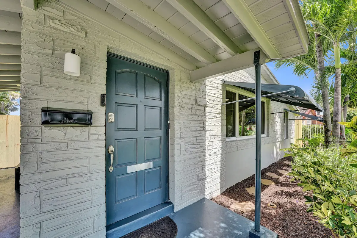 DSC01390 at 5940 NE 2nd Avenue, Oakland Park