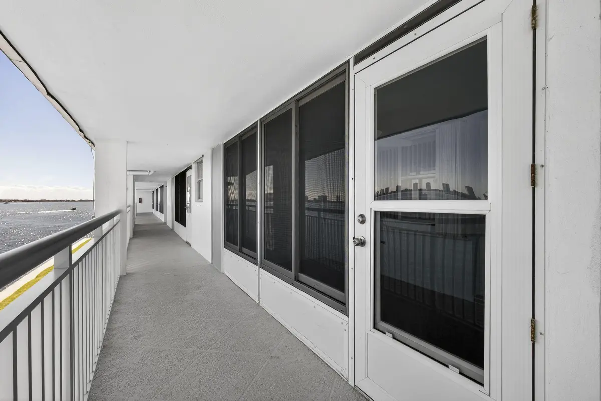 17-web-or-mls-BS1A2805 at 100 Shore Court 307, North Palm Beach