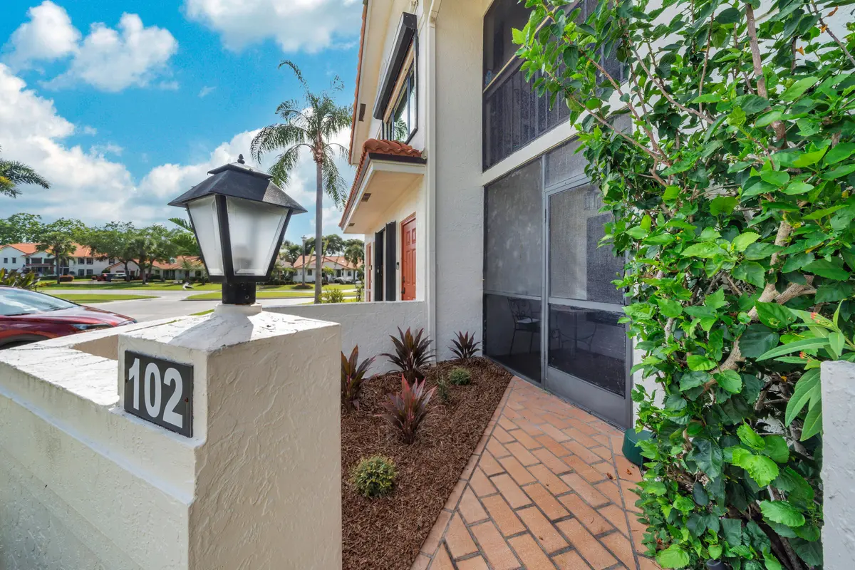 2 Entryway (3) at 5585 Munsel Lane 102, Boynton Beach