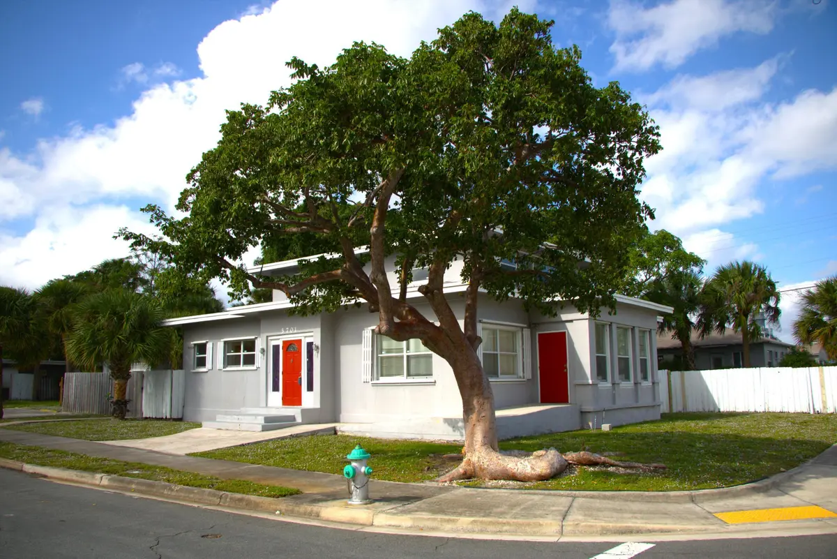 20221201225230495415000000-o at 5701 N Flagler Drive, West Palm Beach