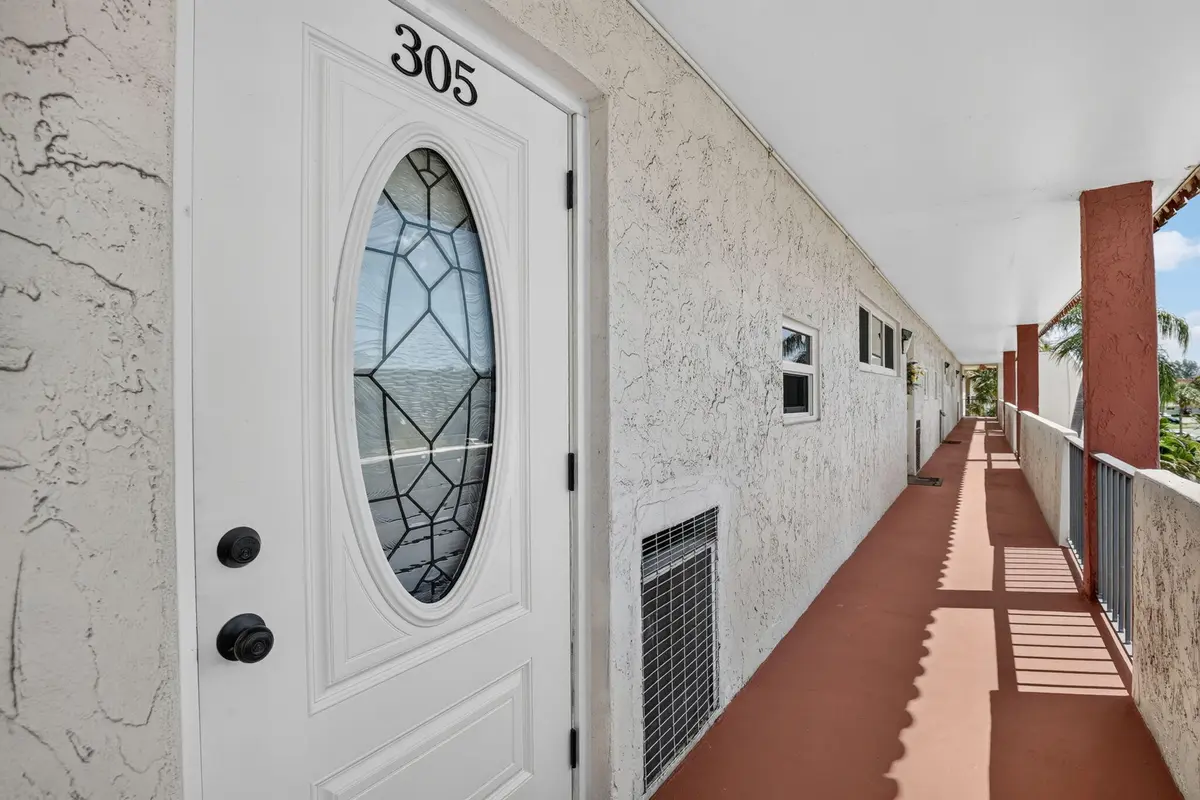 9-web-or-mls-_A7A3625 at 9923 S Hollybrook Lake Drive 305, Pembroke Pines