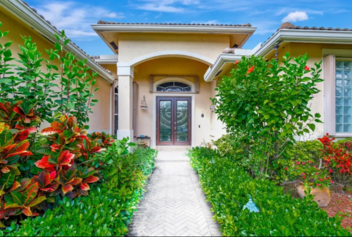 Photo 2 at 4070 Sanderling Lane, Weston