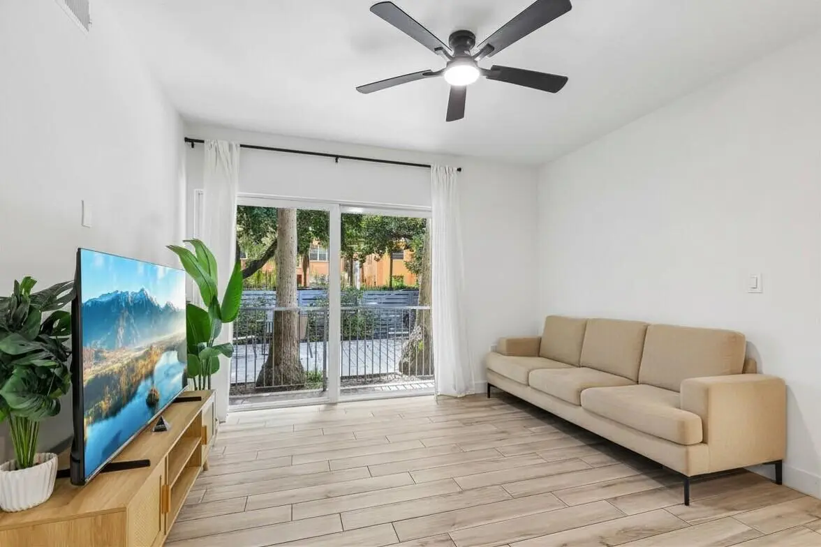 magic_edit#TUFIUEdsa0ZXSmsjMSMyMWJlOTFlM at 740 Meridian Avenue 11, Miami Beach
