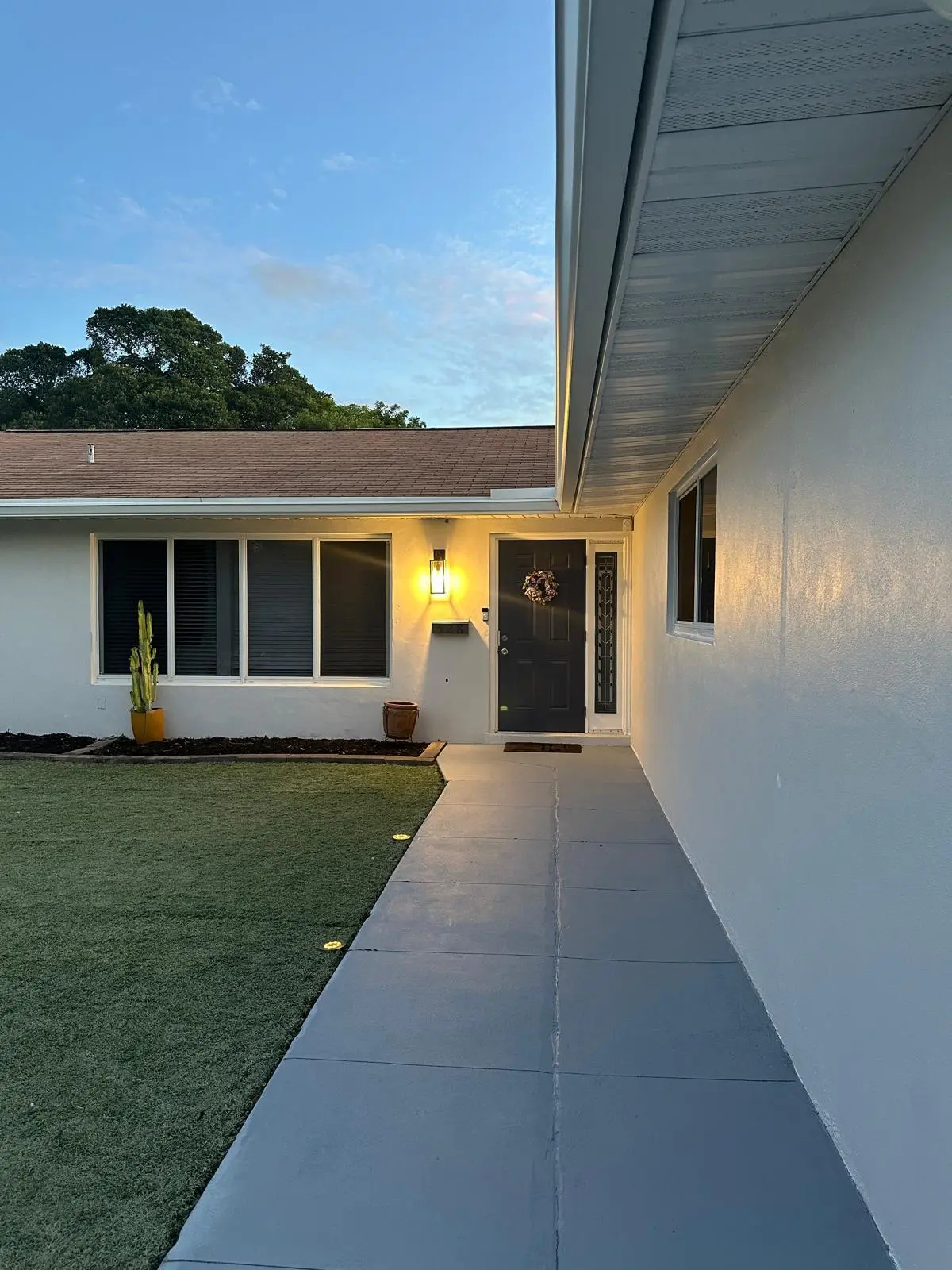 Front of house at 528 Date Palm Drive, Lake Park