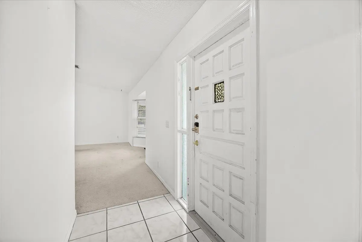 04-hem in-19 at 2550 SE Hemsing Street,