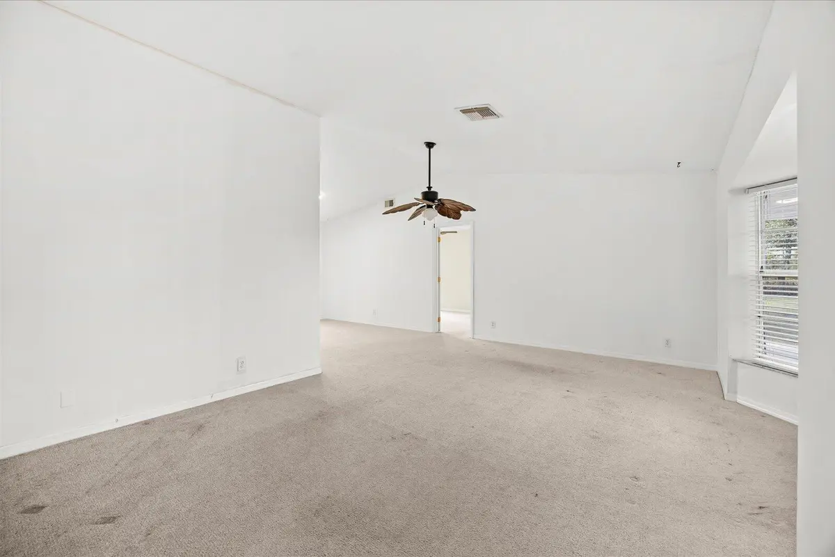 05-hem in-14 at 2550 SE Hemsing Street,