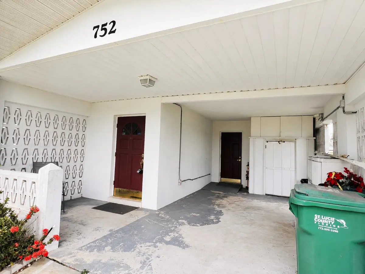 752 Oak st. Front Porch and Carport at 752 Oak Street, Port St. Lucie