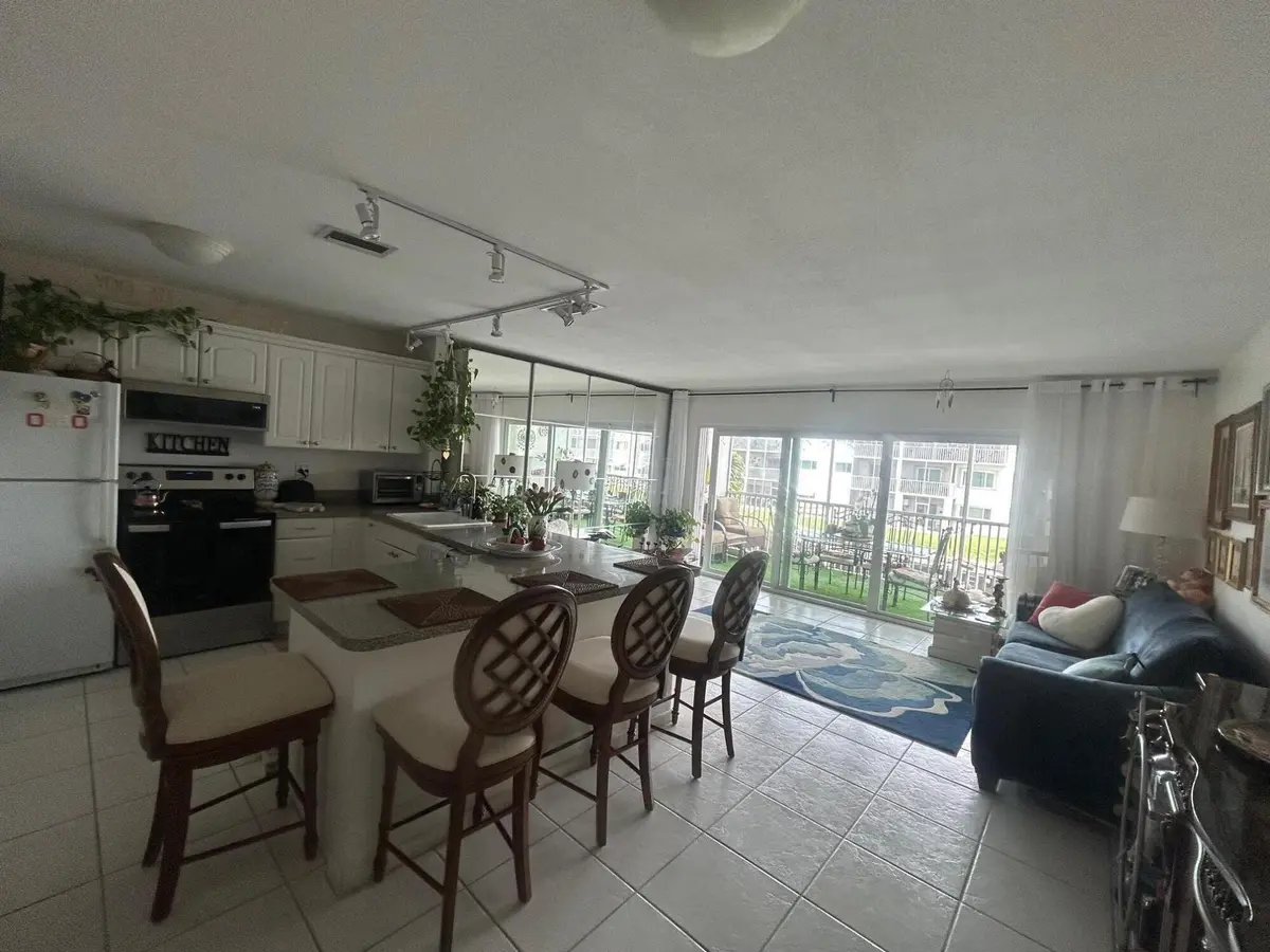 IMG_3656 at 121 Wettaw Lane 214, North Palm Beach