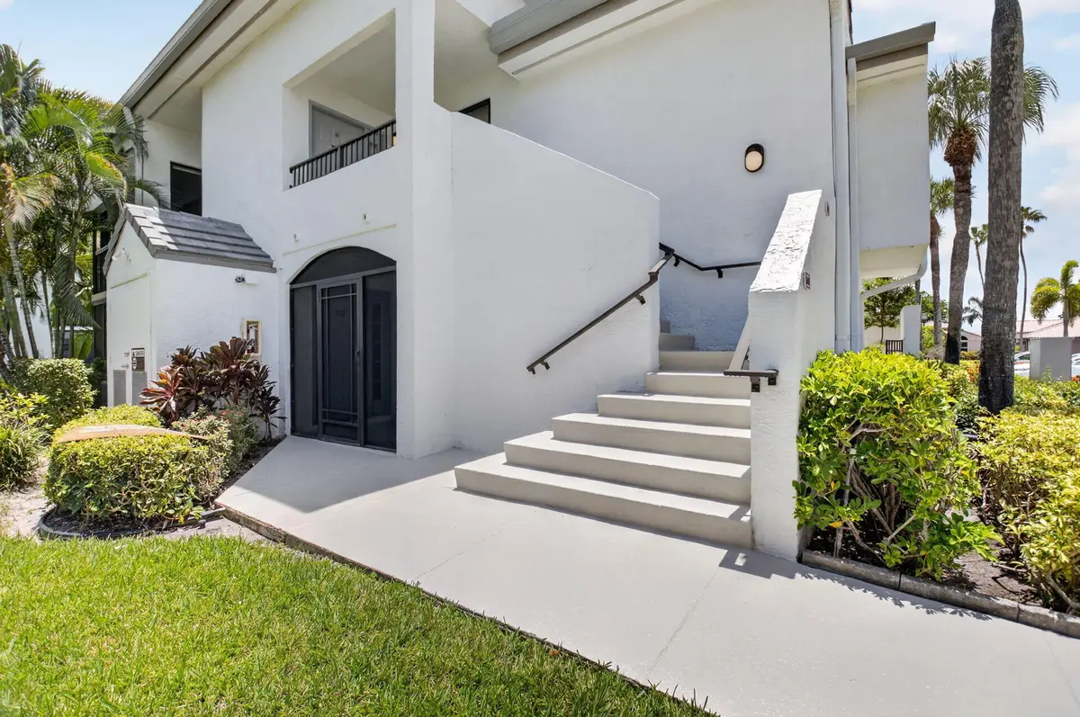 3-web-or-mls-DSC_5781 at 7665 Glendevon Lane 1605, Delray Beach