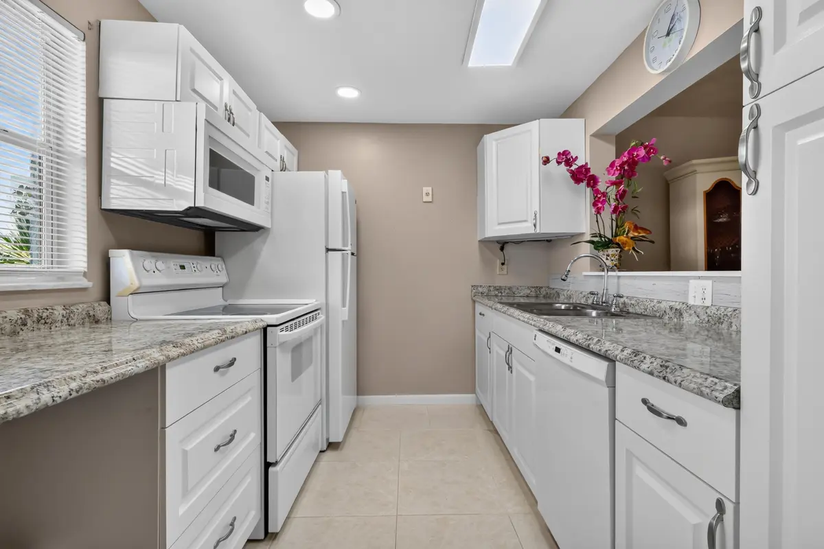 KITCHEN at 300 NE 26th Avenue 408, Boynton Beach