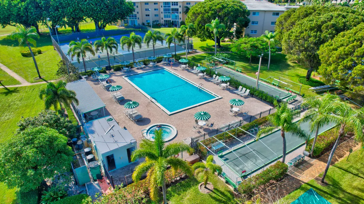 POOL at 300 NE 26th Avenue 408, Boynton Beach