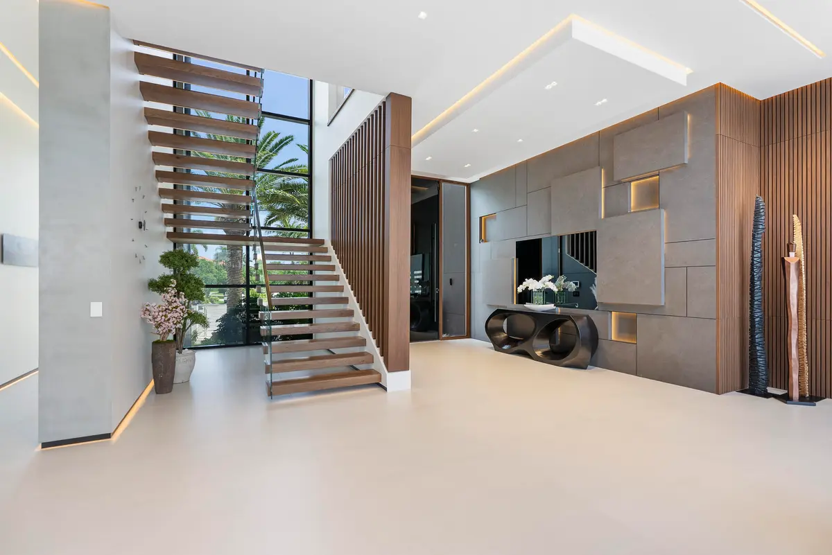 foyer2 at 2600 NE 24TH Street, Lighthouse Point