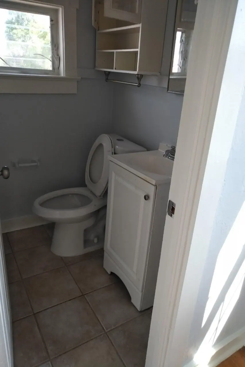 bathroom upstairs at 918 S M Street back house, Lake Worth Beach