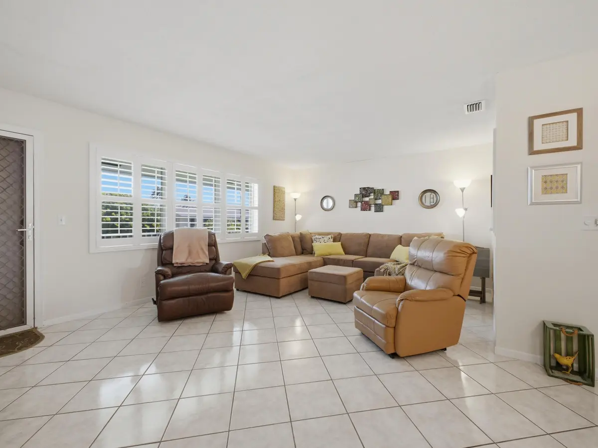 Living at 350 Horizons 302, Boynton Beach
