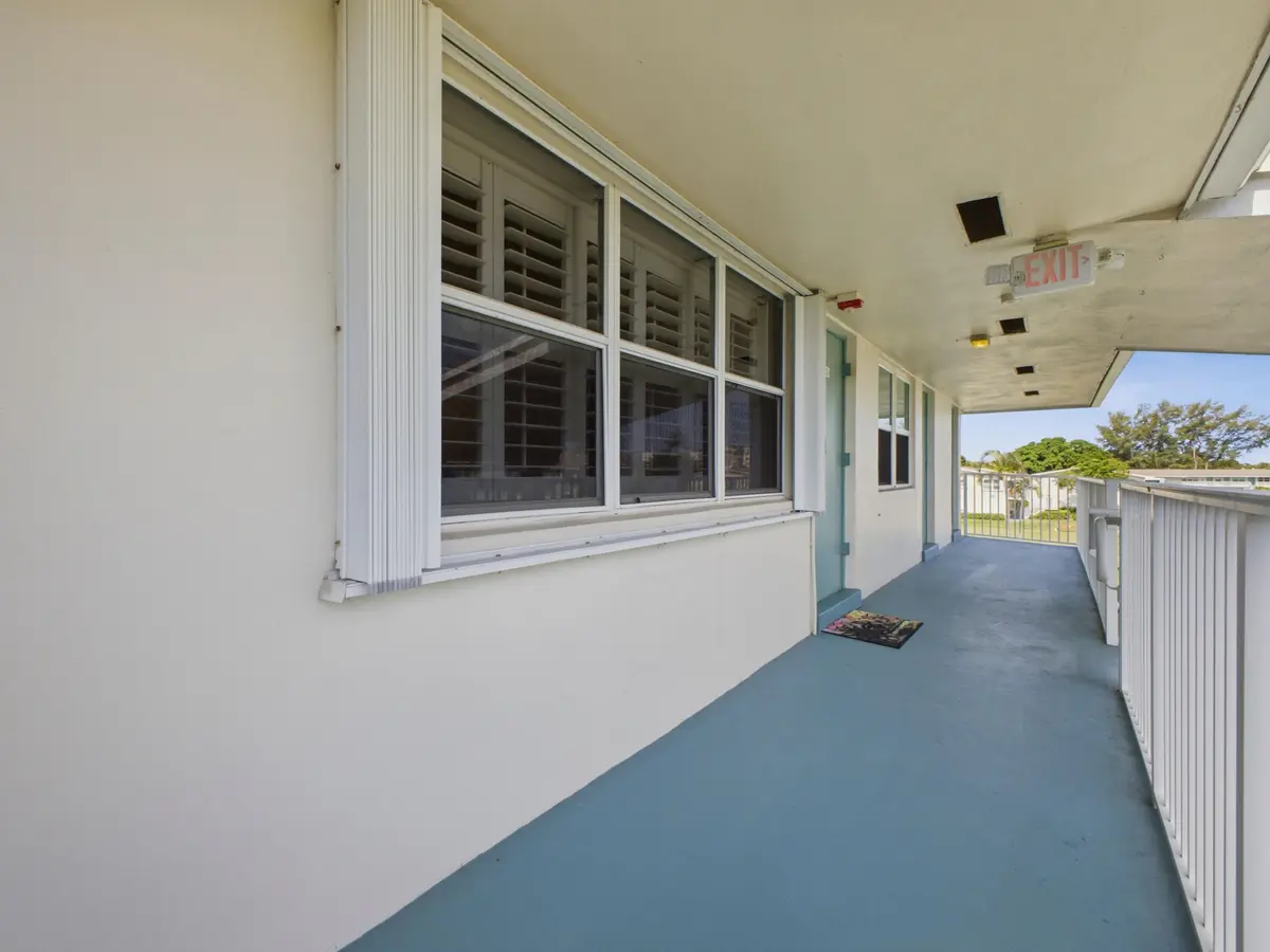 Unit Entry at 350 Horizons 302, Boynton Beach