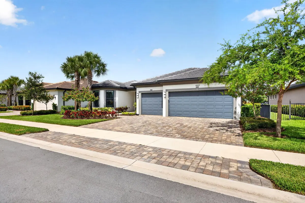 3-web-or-mls-699A3778 at 4609 PINEHURST Trail, Oakland Park