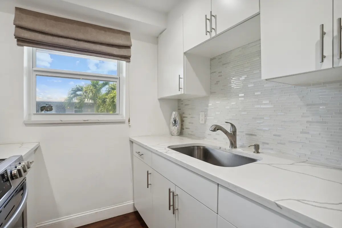 Kitchen at 306 NE 1st Avenue 210, Boynton Beach