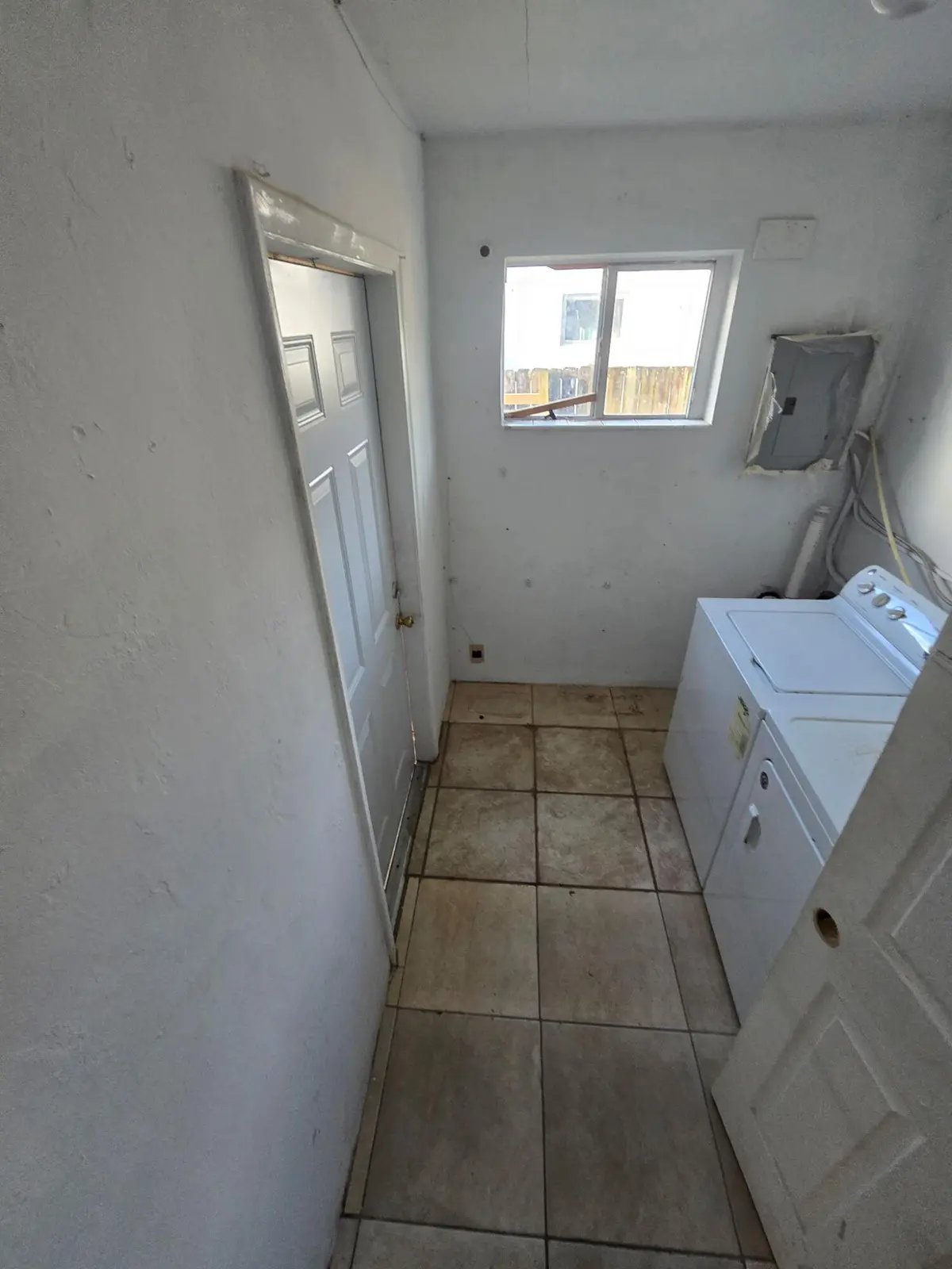 5900 GARFIELD Street E, Hollywood, FL – photo 8