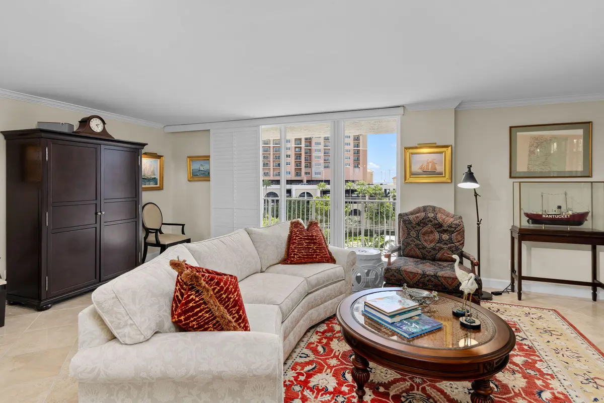 1W0A1239 at 77 S Birch Road 7D, Fort Lauderdale