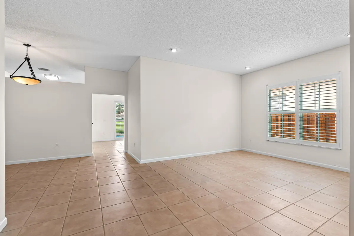DSC05344 at 376 E Royal Cove Circle, Davie