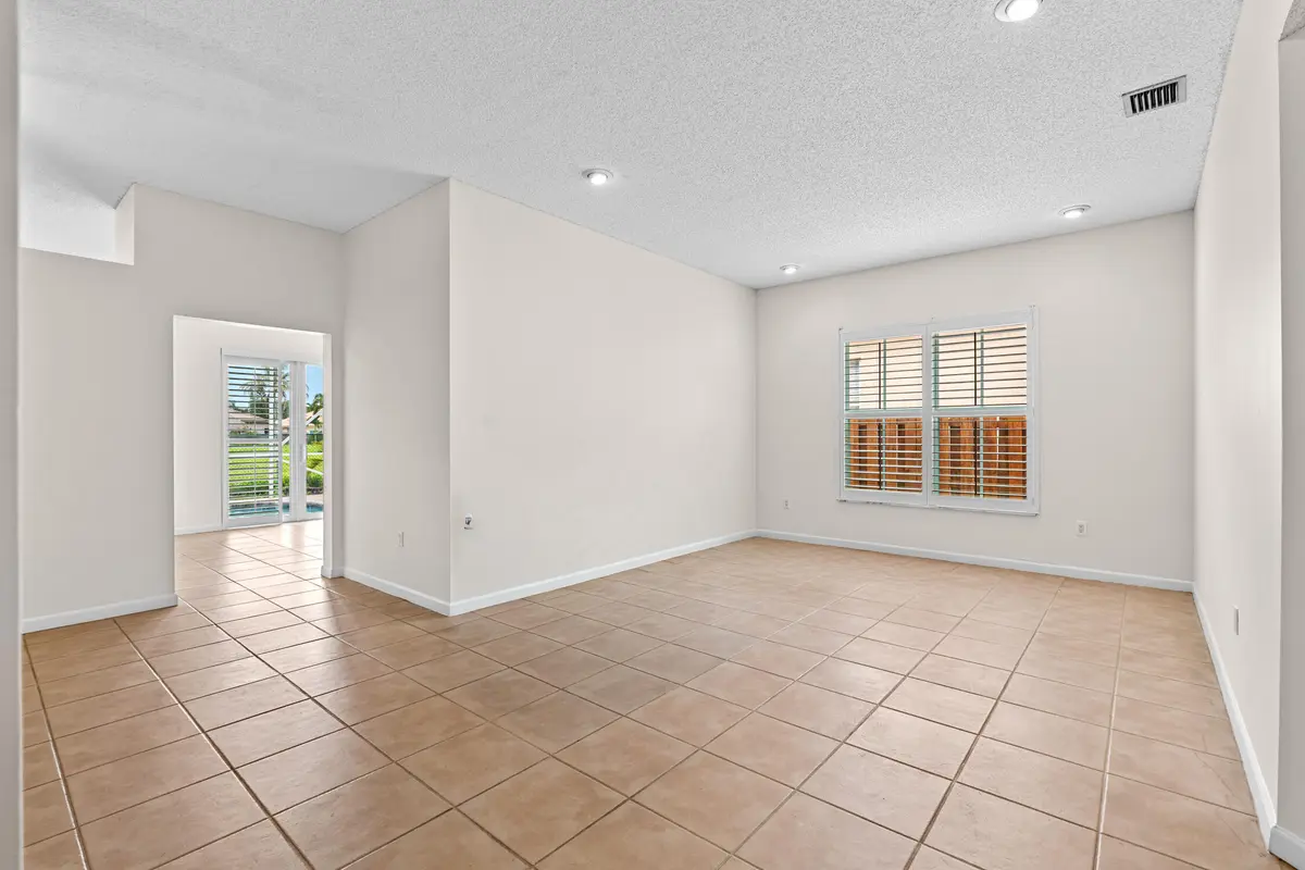 DSC05350 at 376 E Royal Cove Circle, Davie