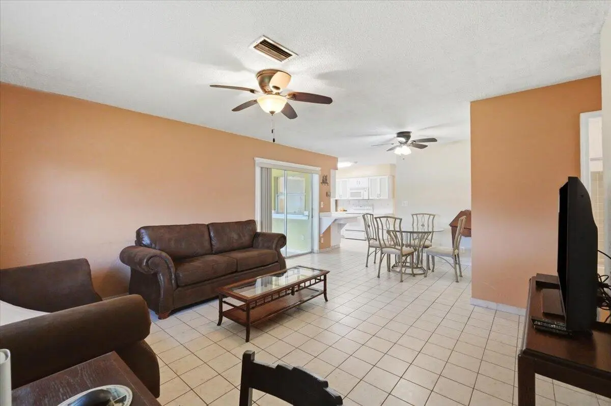 10-Family Room at 9401 NW 70 Place, Tamarac