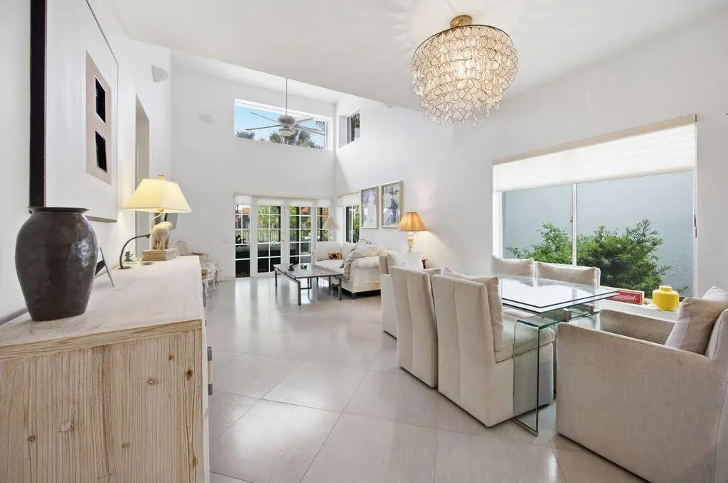 liv din rm at 5544 Fox Hollow Drive, Boca Raton