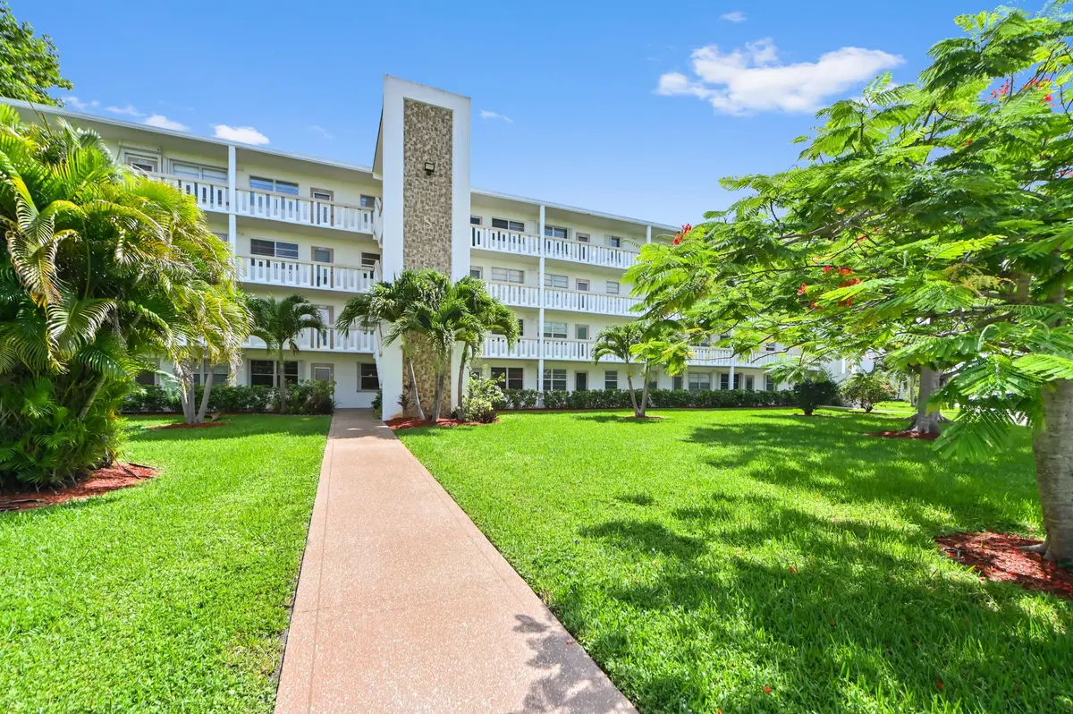 01 front 01 at 4087 Newport, Deerfield Beach