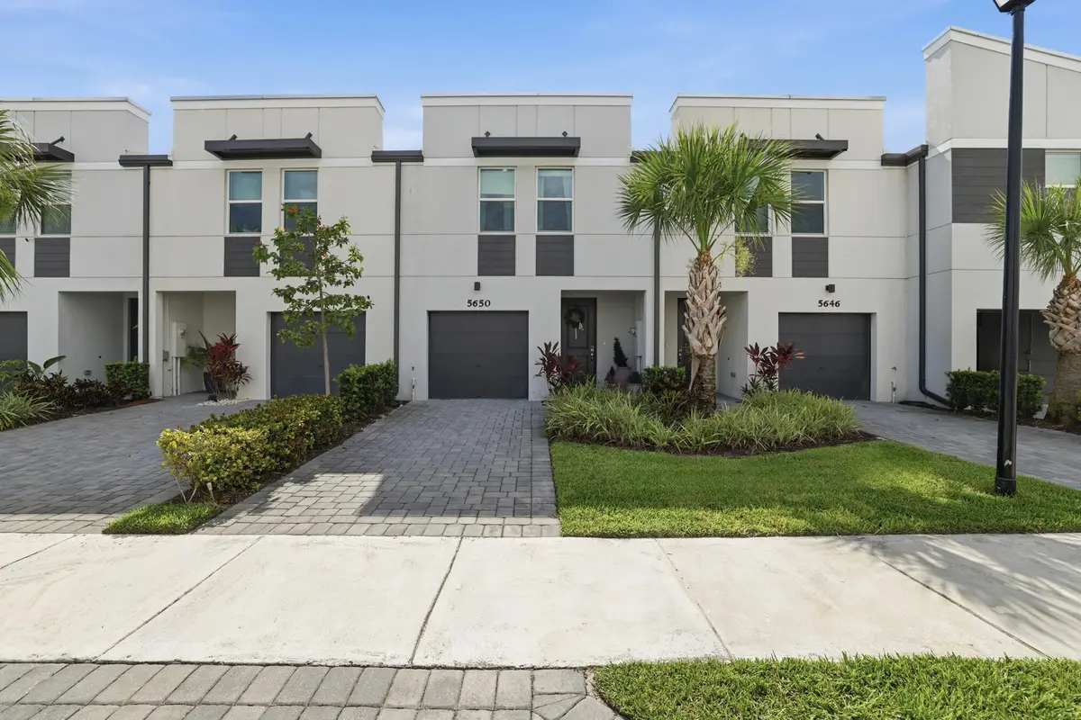 Welcome Home at 5650 Enclave Drive, Mangonia Park
