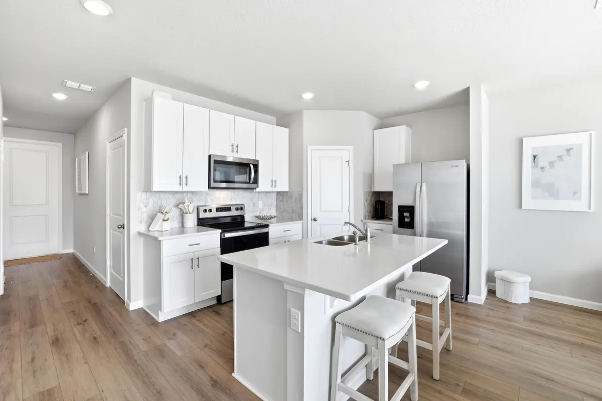Custom Kitchen at 5650 Enclave Drive, Mangonia Park