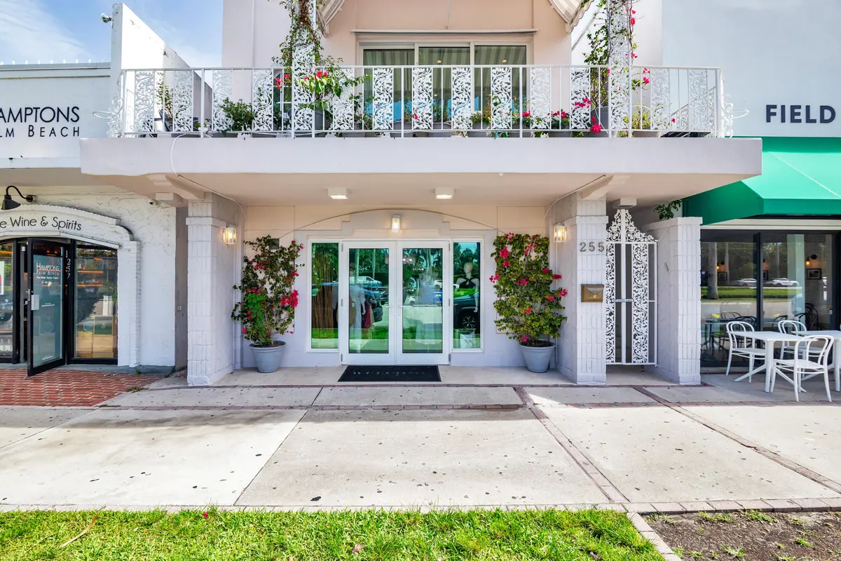 2-low-1 at 255 Royal Poinciana Way, Palm Beach