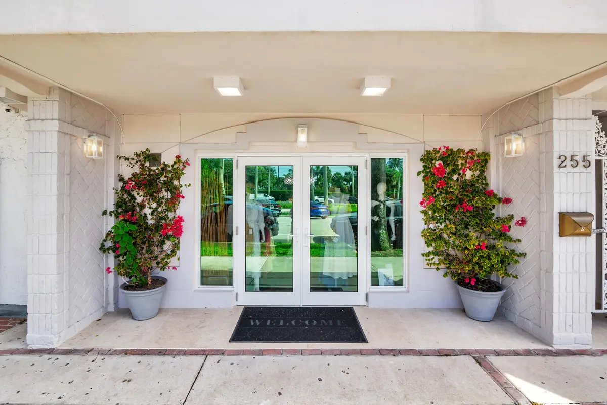 3-low-4 at 255 Royal Poinciana Way, Palm Beach