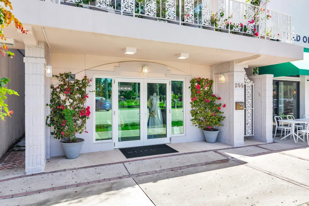 4-low-9 at 255 Royal Poinciana Way, Palm Beach