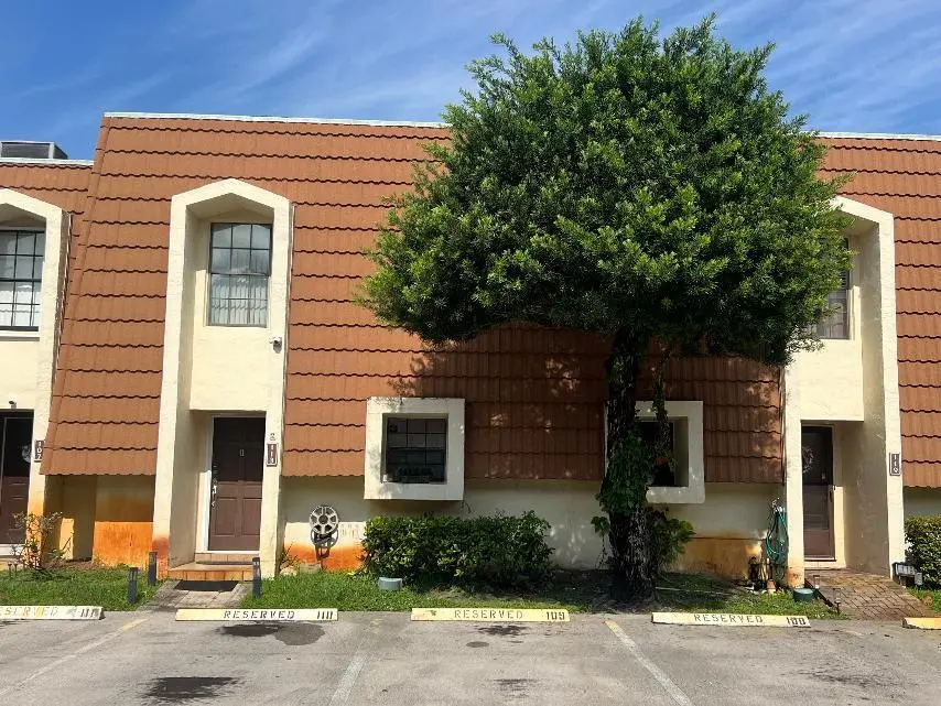 Chateau 2 at 113 NW 115th Terrace, Plantation