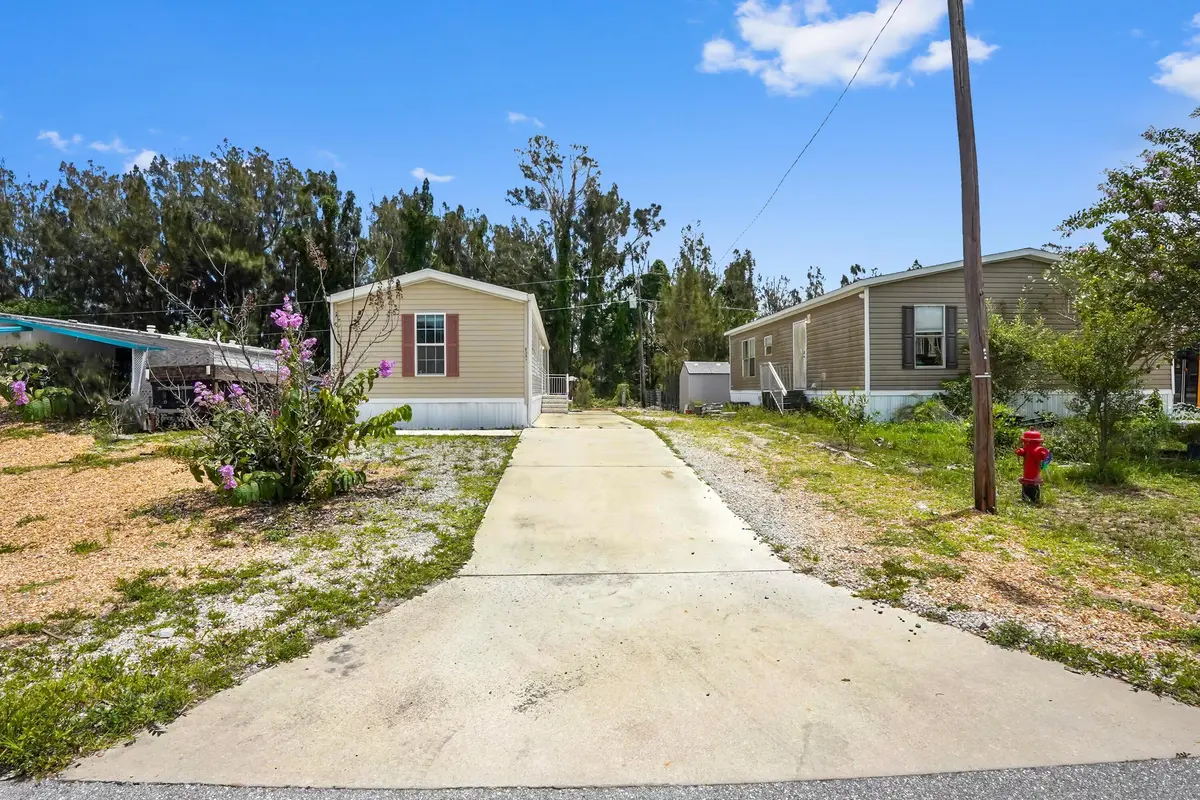 01 front 01 at 8333 SE Sandy Lane, Hobe Sound