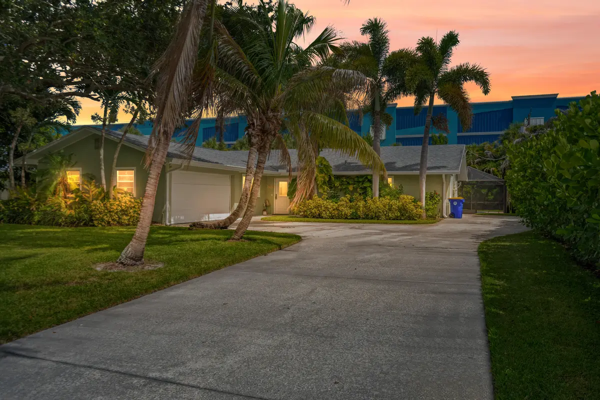 DSC00514_Twilight at 4796 SE Manatee Terrace, Stuart